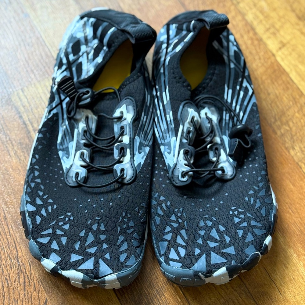 NEW - never worn ADULT water shoes Mens size 10.5